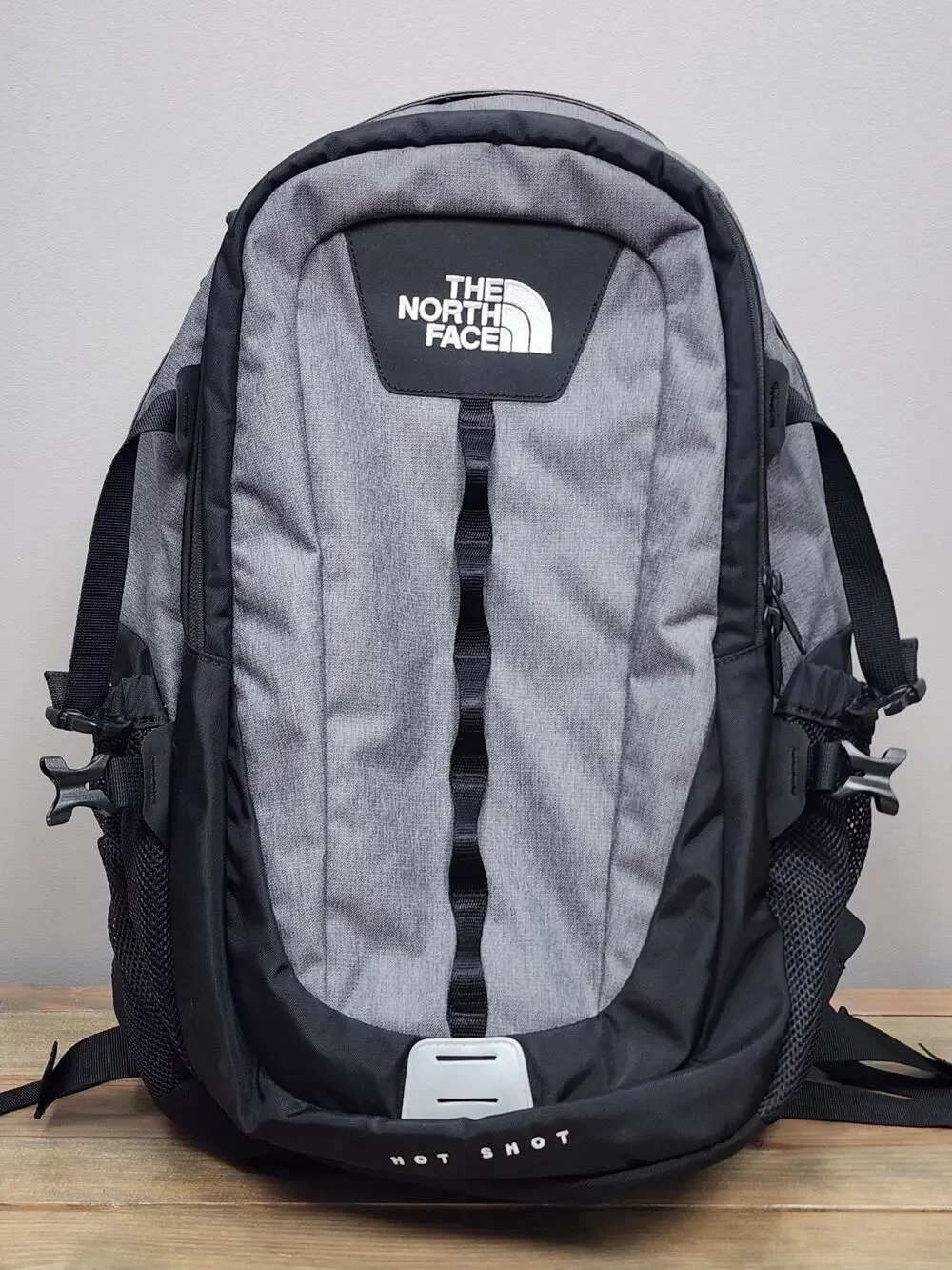 THE NORTH FACE Hot Shot Backpack Gray Black 27L Capacity 15